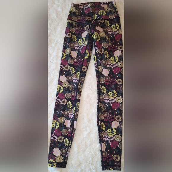 lululemon athletica Pants - Floral Lululemon Athletic yoga pants
